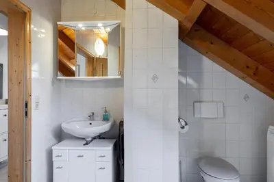 Ein Badezimmer in der Unterkunft Gemütliche Wohnung nahe München mit kleinem Garten