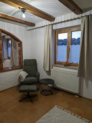 Ein Sitzbereich in der Unterkunft Freistehendes Haus - Garten - Netflix - Stellplatz - 30 Minuten zum Chiemsee