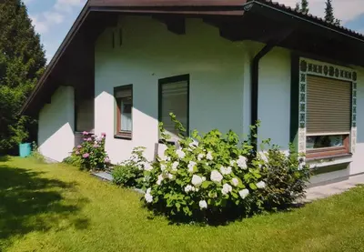 Ein Garten an der Unterkunft Ferienhaus Harmony