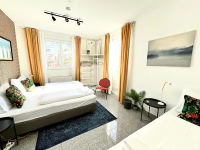 Ein Bett oder Betten in einem Zimmer der Unterkunft LTA Apartment München Süd No1 Fun & Games