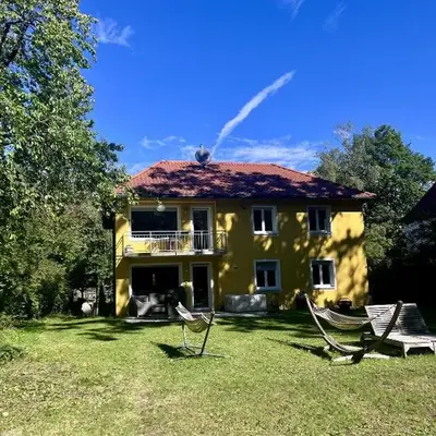 Large Munich house with 4 bedrooms in a quiet and greened villa area near Munich