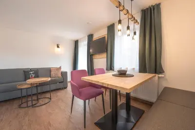 Ein Sitzbereich in der Unterkunft Pension BergMoment Ferienwohnungen oder Zimmer mit Frühstück