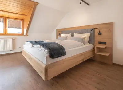 Ein Bett oder Betten in einem Zimmer der Unterkunft Pension BergMoment Ferienwohnungen oder Zimmer mit Frühstück