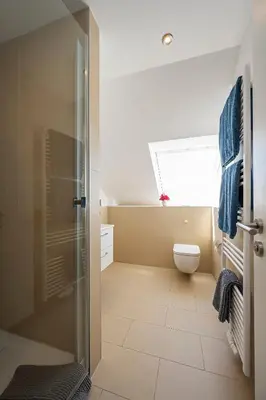 Ein Badezimmer in der Unterkunft Sieben Zimmer & Ein Tisch