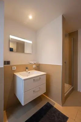 Ein Badezimmer in der Unterkunft Sieben Zimmer & Ein Tisch