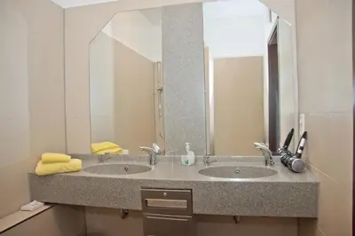 Ein Badezimmer in der Unterkunft GS Hotel Mindelheim