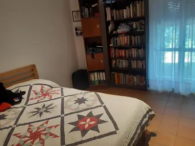 Ein Bett oder Betten in einem Zimmer der Unterkunft Sunny garden flat in Munich