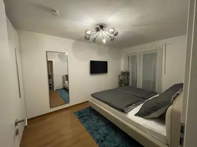 Ein Bett oder Betten in einem Zimmer der Unterkunft Hochwertige Stilvolle 2 Zimmer Erdgeschoss Wohnung mit großer Terasse und Garten