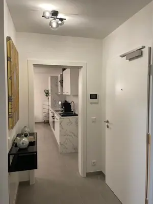 Küche/Küchenzeile in der Unterkunft Hochwertige Stilvolle 2 Zimmer Erdgeschoss Wohnung mit großer Terasse und Garten