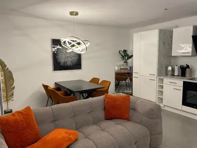 Küche/Küchenzeile in der Unterkunft Hochwertige Stilvolle 2 Zimmer Erdgeschoss Wohnung mit großer Terasse und Garten