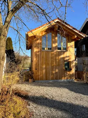 Das Gebäude in dem sich das Ferienhaus befindet