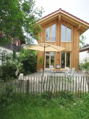 Das Gebäude in dem sich das Ferienhaus befindet