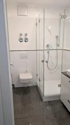 Ein Badezimmer in der Unterkunft Doppelzimmer in großer Wohnung oberste Etage zentral gelegen DoubleBedroom in spacious Apartment on top floor central Munich