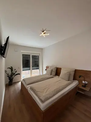 Ein Bett oder Betten in einem Zimmer der Unterkunft Moderne 2-Schlafzimmer Wohnung für 2-3 Personen - Optimal für Arbeit und Erholung