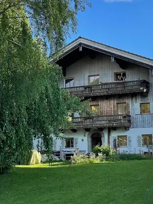 Ein Garten an der Unterkunft ChiemseeRefugium - Ferienwohnung Berg