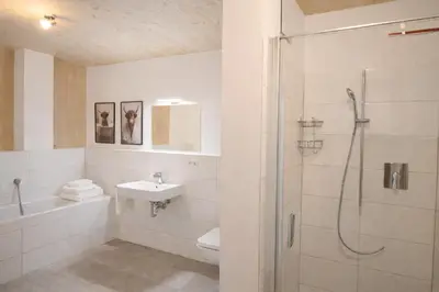 Ein Badezimmer in der Unterkunft ChiemseeRefugium - Ferienwohnung Berg