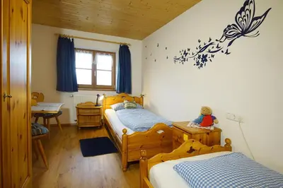 Ein Bett oder Betten in einem Zimmer der Unterkunft KochHof