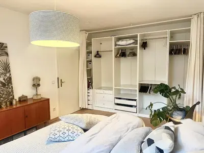 Ein Bett oder Betten in einem Zimmer der Unterkunft Charmantes Stadthaus im Herzen von München
