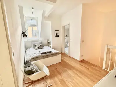 Ein Bett oder Betten in einem Zimmer der Unterkunft Charmantes Stadthaus im Herzen von München