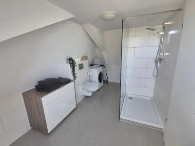 Ein Badezimmer in der Unterkunft Dachgeschosswohnung 1 - Apartments am Schloss