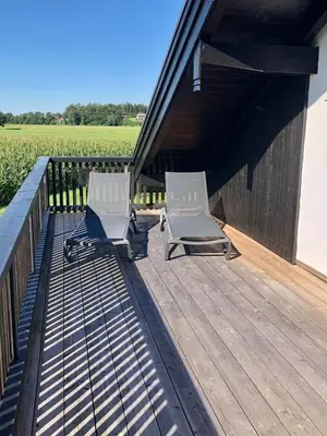 Ein Balkon oder eine Terrasse in der Unterkunft Zuhaus Freiweidach - Design Holiday Home Chiemgau