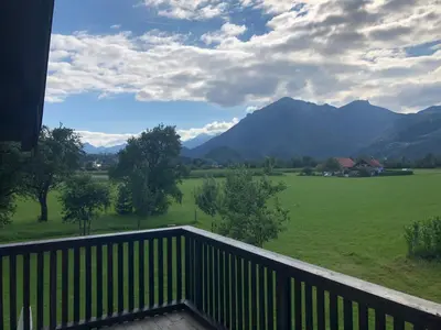 Ein allgemeiner Bergblick oder ein Berglick von des Ferienhauses aus