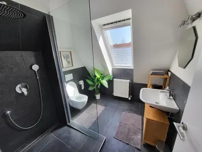 Ein Badezimmer in der Unterkunft Dachgeschosswohnung 2 - Apartments am Schloss