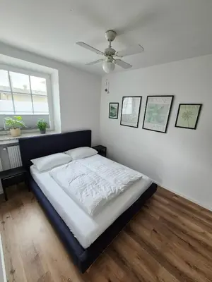 Ein Bett oder Betten in einem Zimmer der Unterkunft 2-Zimmer Wohnung 1 - Apartments am Schloss