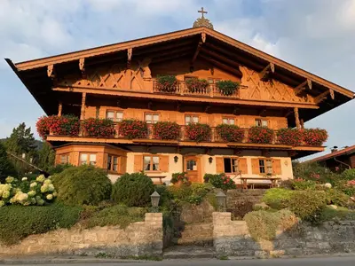 Ein Garten an der Unterkunft Hotel garni Fischerweber am See