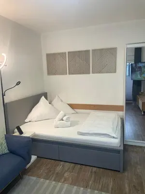 Ein Bett oder Betten in einem Zimmer der Unterkunft Old Town Apartment,mit renovierten Bad