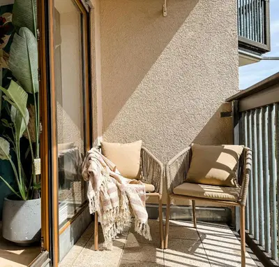 Ein Balkon oder eine Terrasse in der Unterkunft VALEMI BohoChic I 2BR 6PAX I TopLage I Parkplatz I Balkon I Küche