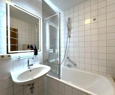 Ein Badezimmer in der Unterkunft VALEMI BohoChic I 2BR 6PAX I TopLage I Parkplatz I Balkon I Küche