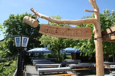 Ein Garten an der Unterkunft Gasthof Janser