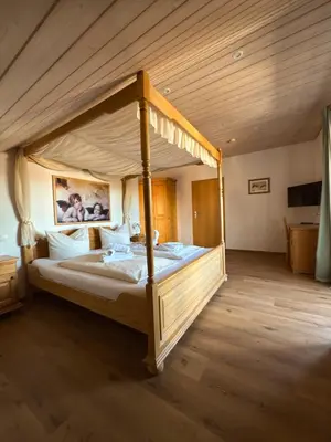 Ein Bett oder Betten in einem Zimmer der Unterkunft Gasthof Janser