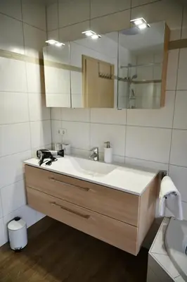 Ein Badezimmer in der Unterkunft Komfort-Apartment - 93m2 - Zentral - Nähe Stadtpark