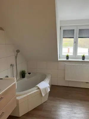 Ein Badezimmer in der Unterkunft Komfort-Apartment - 93m2 - Zentral - Nähe Stadtpark