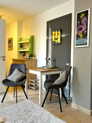 Ein Sitzbereich in der Unterkunft Schönes Appartement mit Terrasse und nur 5 Min zur SBahn