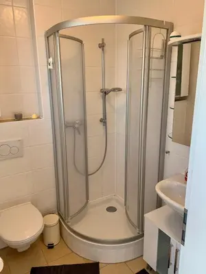 Ein Badezimmer in der Unterkunft Schönes Appartement mit Terrasse und nur 5 Min zur SBahn