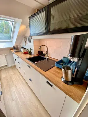 Küche/Küchenzeile in der Unterkunft Modernes ruhiges Zimmer mit Ausblick ins Grüne