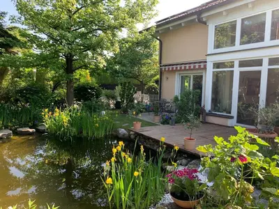 Ein Garten an der Unterkunft Auszeit - Wohnung mit Garten und Bergblick
