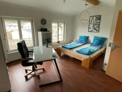 Ein Bett oder Betten in einem Zimmer der Unterkunft Auszeit - Wohnung mit Garten und Bergblick