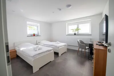 Ein Bett oder Betten in einem Zimmer der Unterkunft W&P Living Wohnung mit Ausblick - Parkplatz