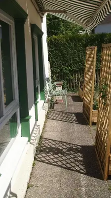 Ein Garten an der Unterkunft Im Laden