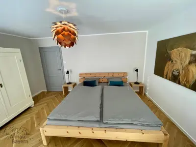 Ein Bett oder Betten in einem Zimmer der Unterkunft Ferienhaus AlmauBayern - mit Bergblick und großem Garten