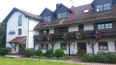 Das Gebäude in dem sich die Pension befindet