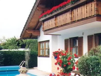 Der Swimmingpool an oder in der Nähe von Ferienwohnung Löster
