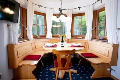 Ein Sitzbereich in der Unterkunft Obernacher Hof