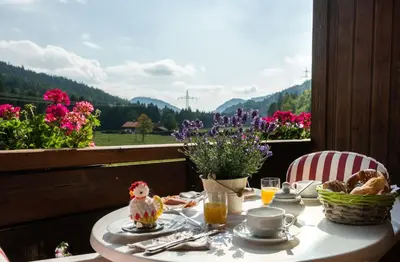 Ein allgemeiner Bergblick oder ein Berglick von der Ferienwohnung aus