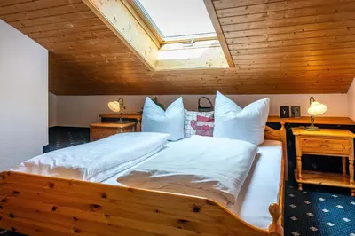 Ein Bett oder Betten in einem Zimmer der Unterkunft Obernacher Hof
