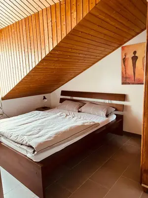 Ein Bett oder Betten in einem Zimmer der Unterkunft Ferienwohnung Alpenblick